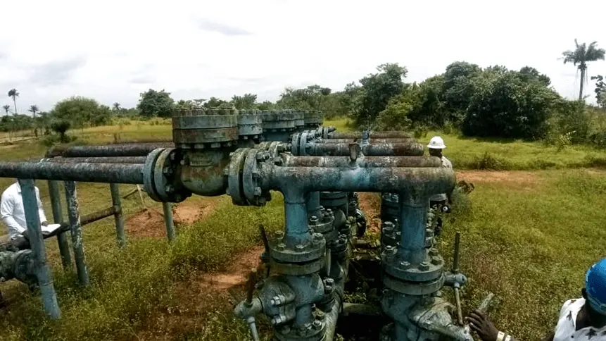 Manifold Maintenance and Modification at Seven Manifolds (OML 98)